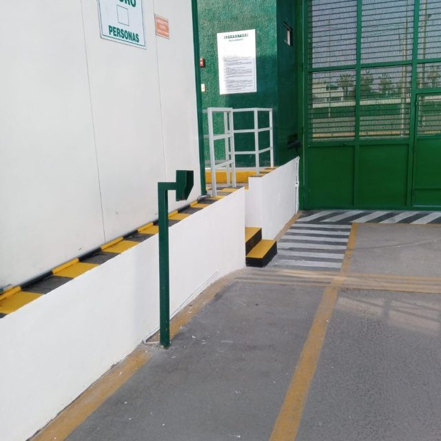 La #Prevensión es la piedra fundamental en la seguridad industrial. Implementamos #escaleras de #tránsito #peatonal con baranda de seguridad en locales industriales.

#ComecPeru #seguridadindustrial #seguridad #lima #Peru