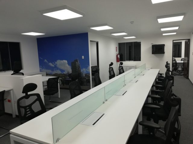 #Remodelación de oficina para Calquipa en #Arequipa. #diseñoarquitectónico y fabricación de #muebles de #oficina.

#ComecPeru #Builder #Constructora #ArquitecturaPeruana #DiseñodeInteriores #mobiliario