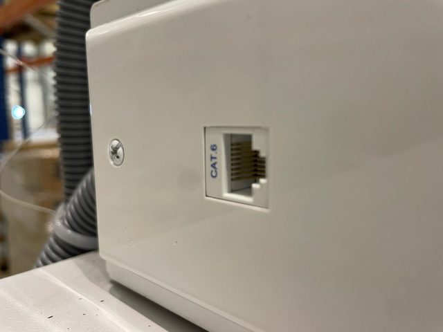 Instalación de #sistema #eléctrico y #data adosables para #isla #administrativa.
•
•
•
#electrician #electric #industrial #industrialdesign #electricidad #adosables #proyecto #proyectoindustrial #construccion #building #build #builder #builders